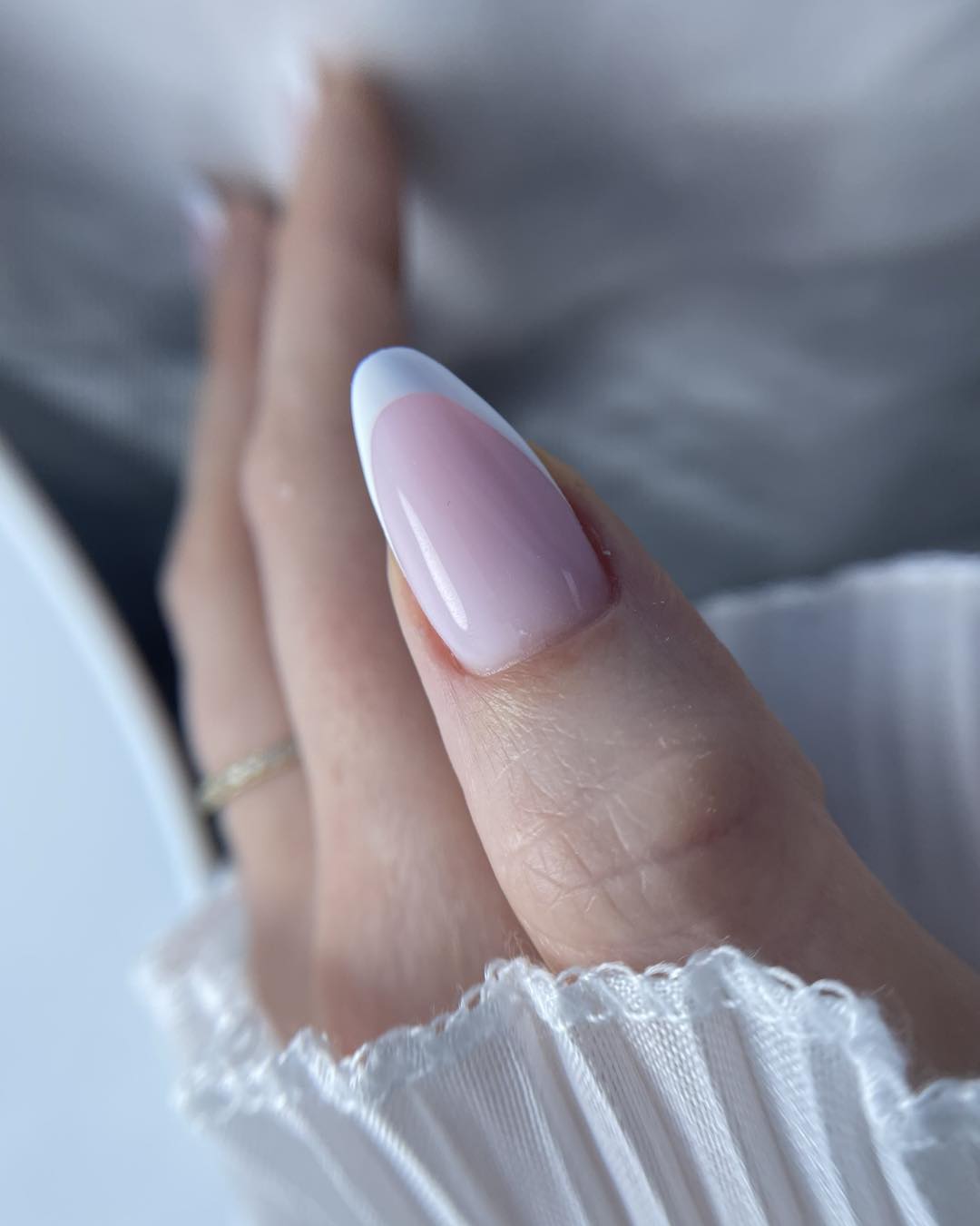 French manicure — uzupełnienie żelowe
